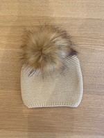 meia pata muts grote 'fluffy' pompon beige