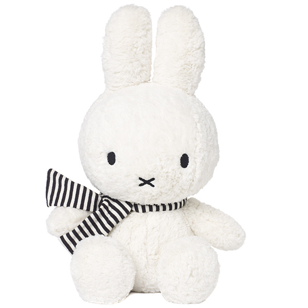miffy-winter-sitting-33cm.jpg