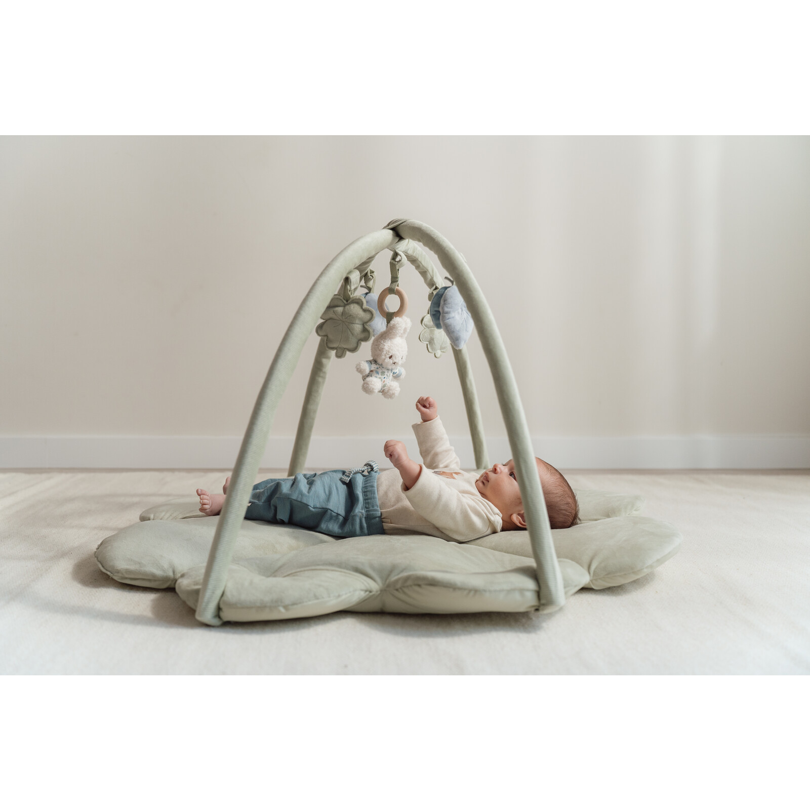 Lucky Leaves playmat with arch