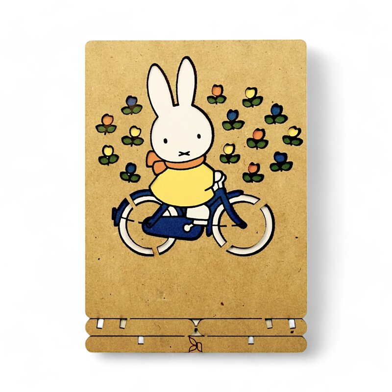 Miffy auf dem Fahrrad pop up art