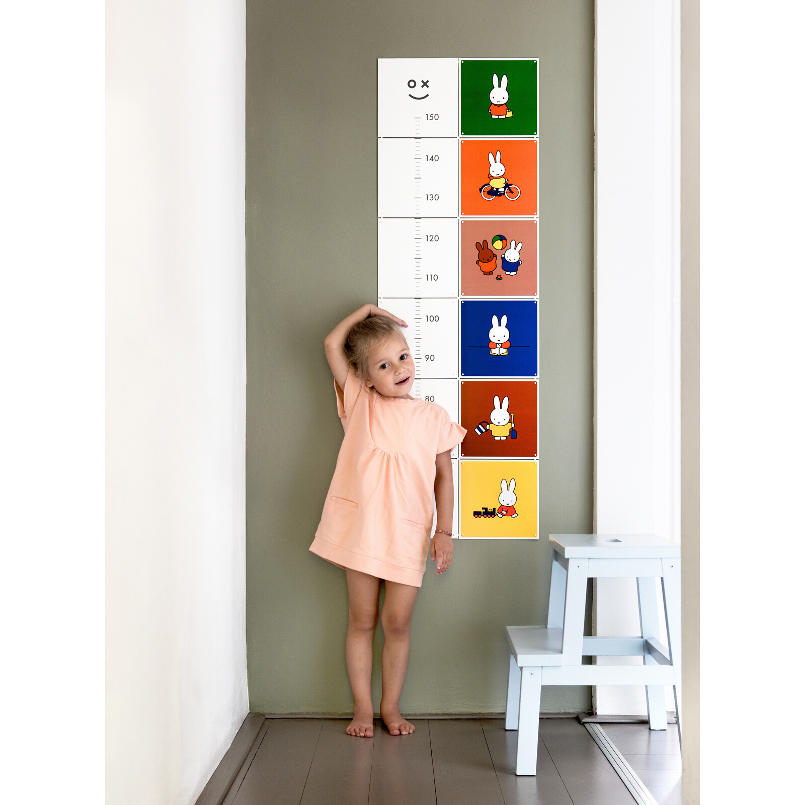 Wall decoration Miffy growth chart