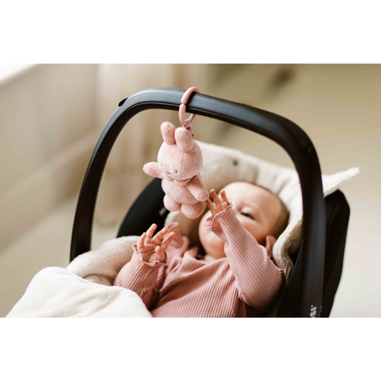 Miffy vibrierende Figur rosa Blume