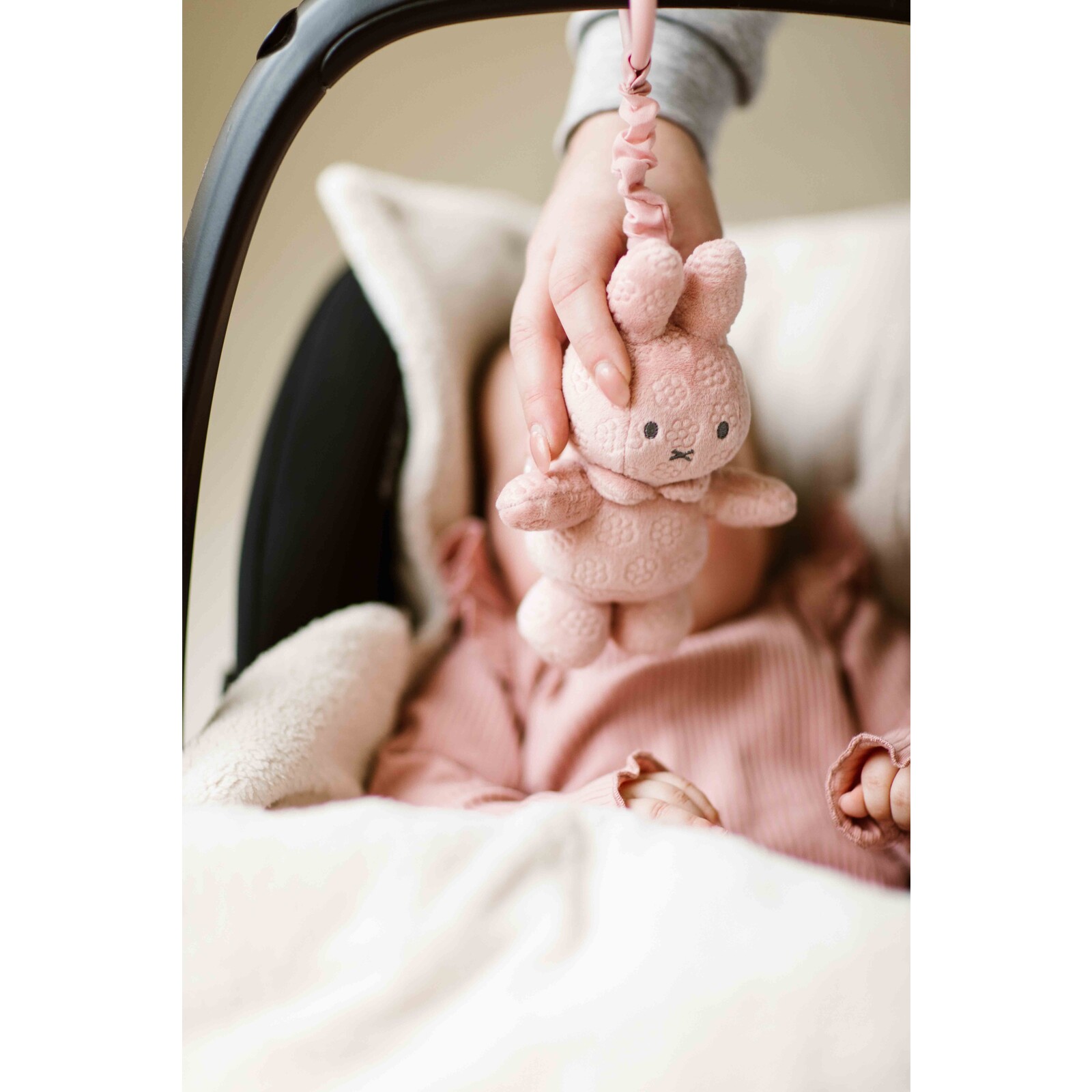 Miffy vibrierende Figur rosa Blume