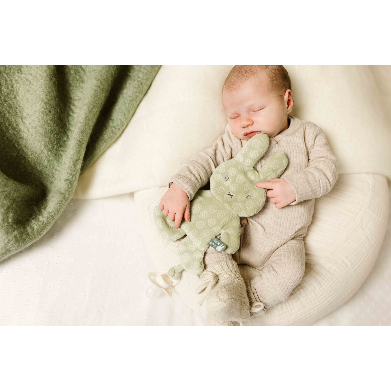 Miffy Schnullertuch grüne Blume