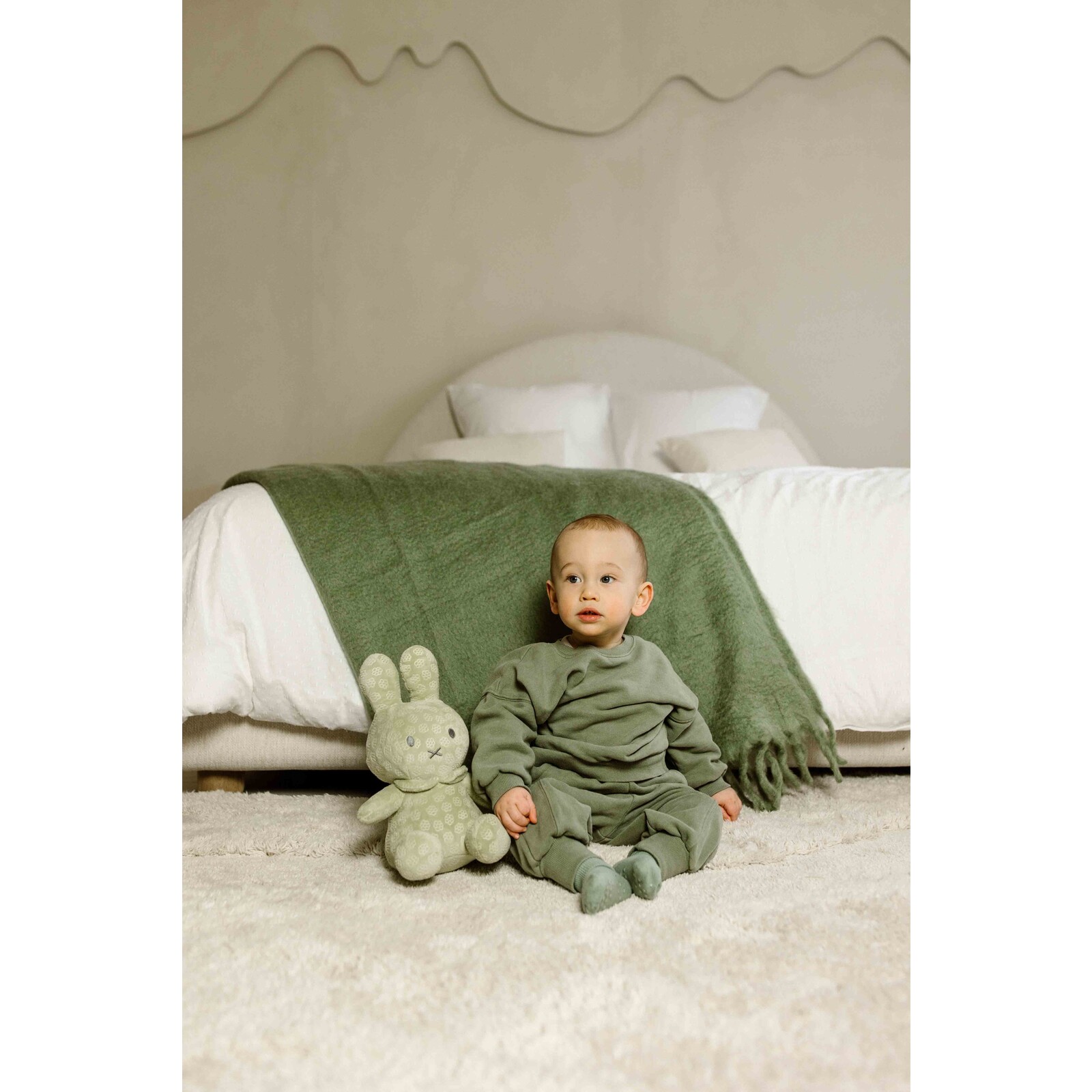 Miffy Kuscheltier 30cm grüne Blume