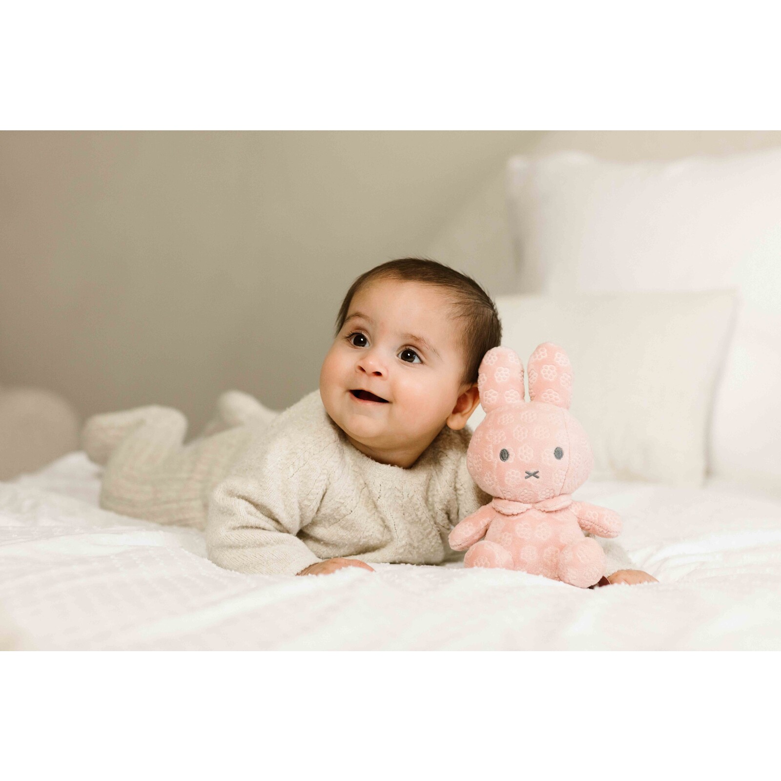 Miffy cuddly toy 20cm pink flower