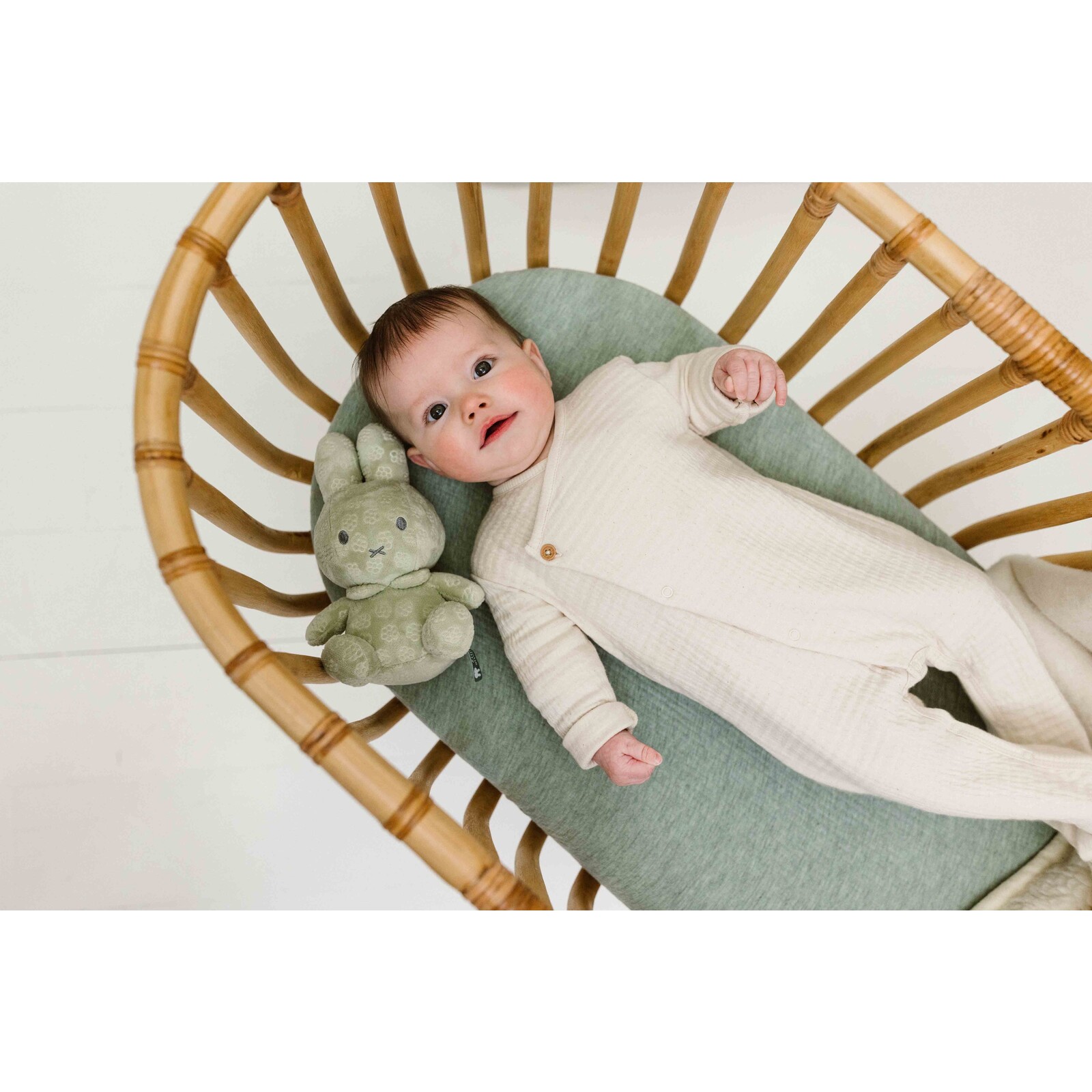 Miffy Kuscheltier 20cm grüne Blume