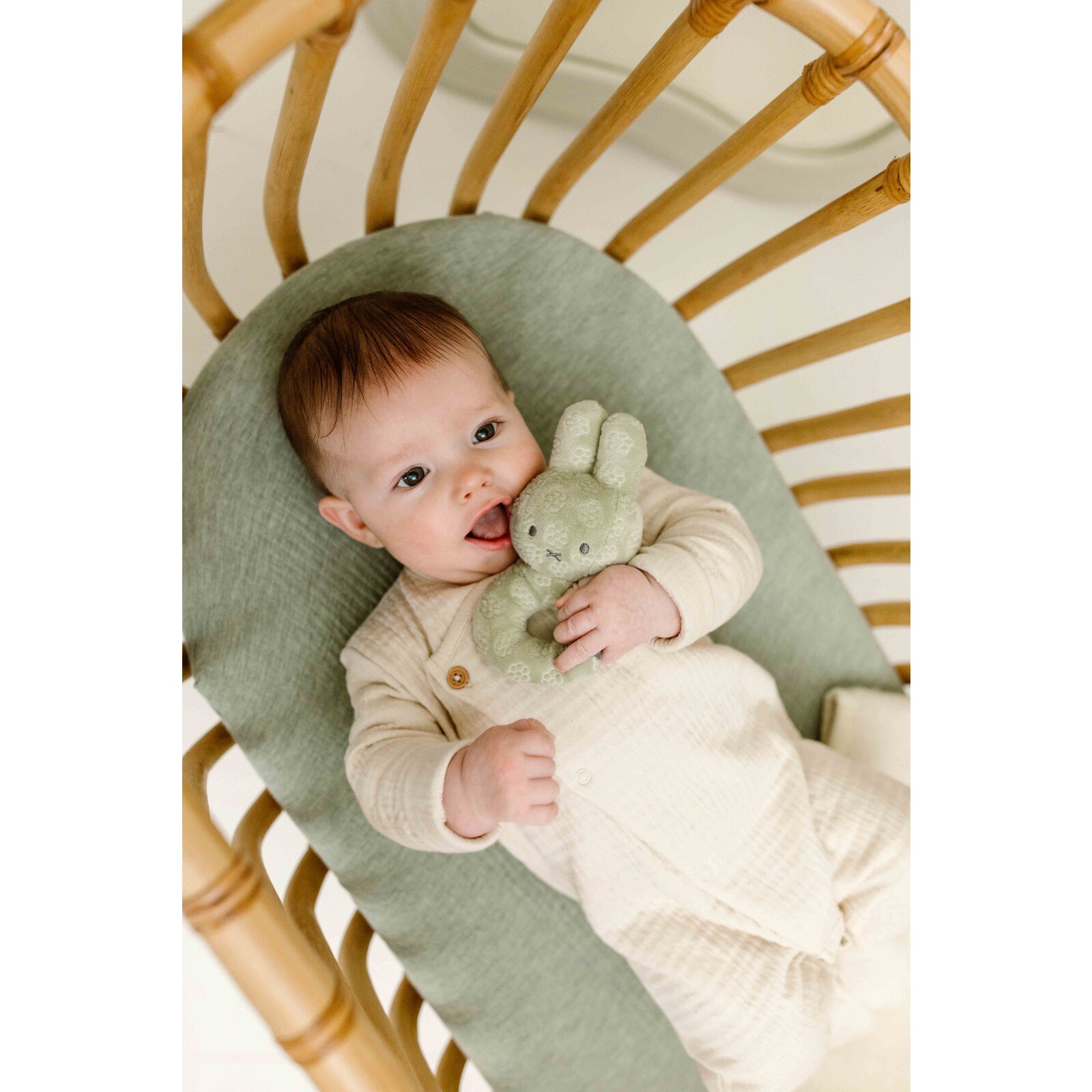 Miffy rattle green flower