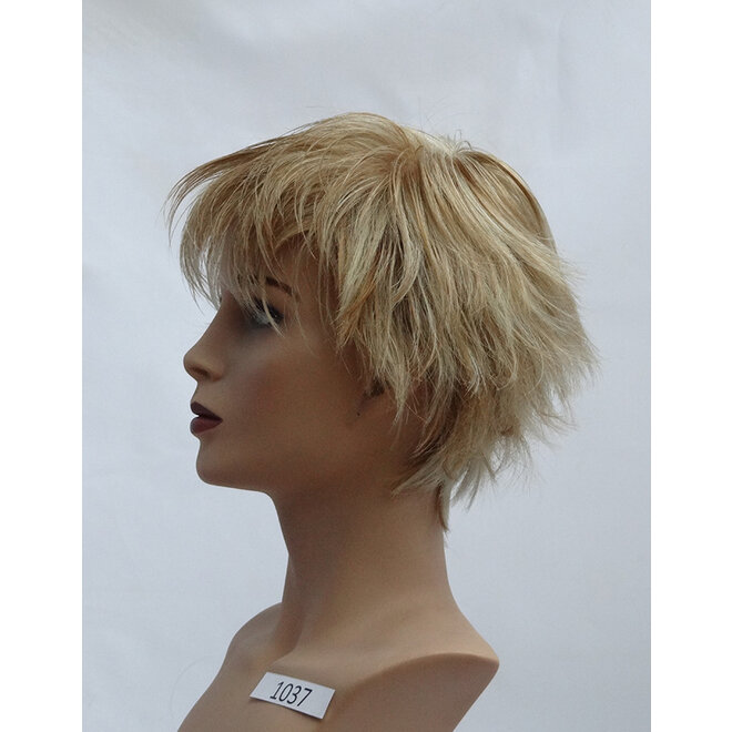 Licht goudkoper blond met highlights