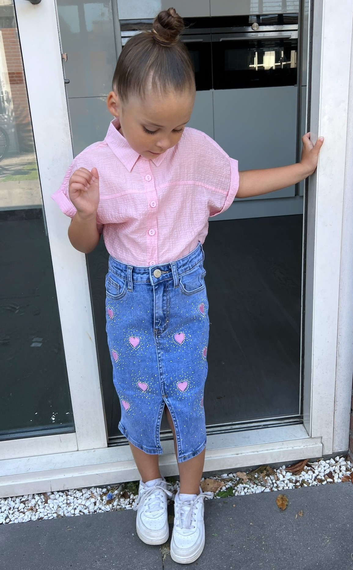 Lange spijkerrok met roze hartjes