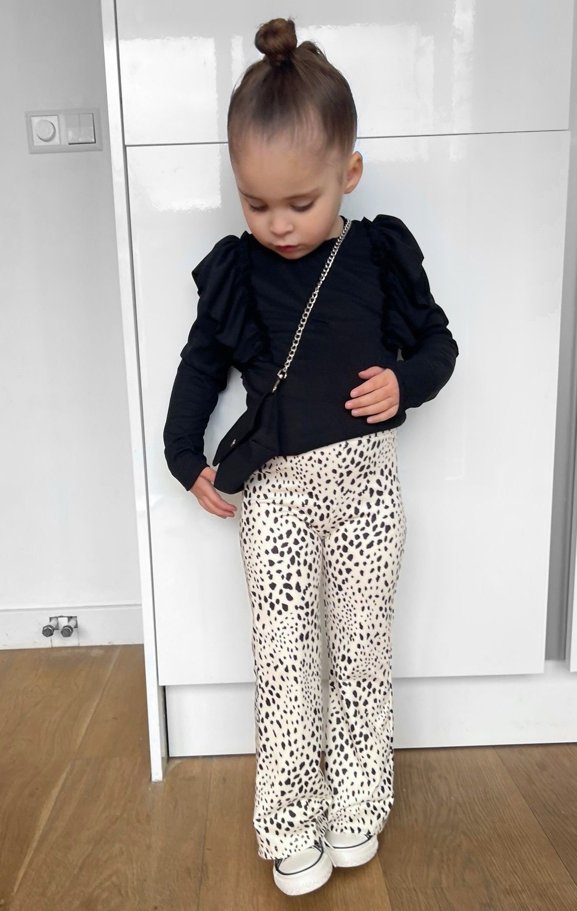 Ruffle longsleeve met tasje - Zwart