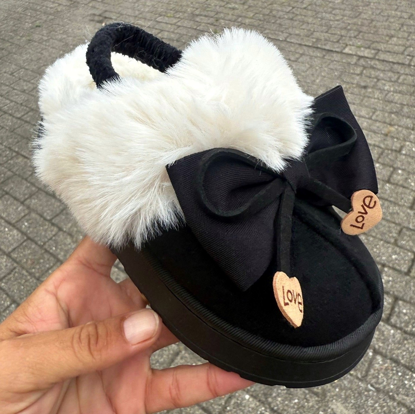 Furry Soft Sliders - Zwart