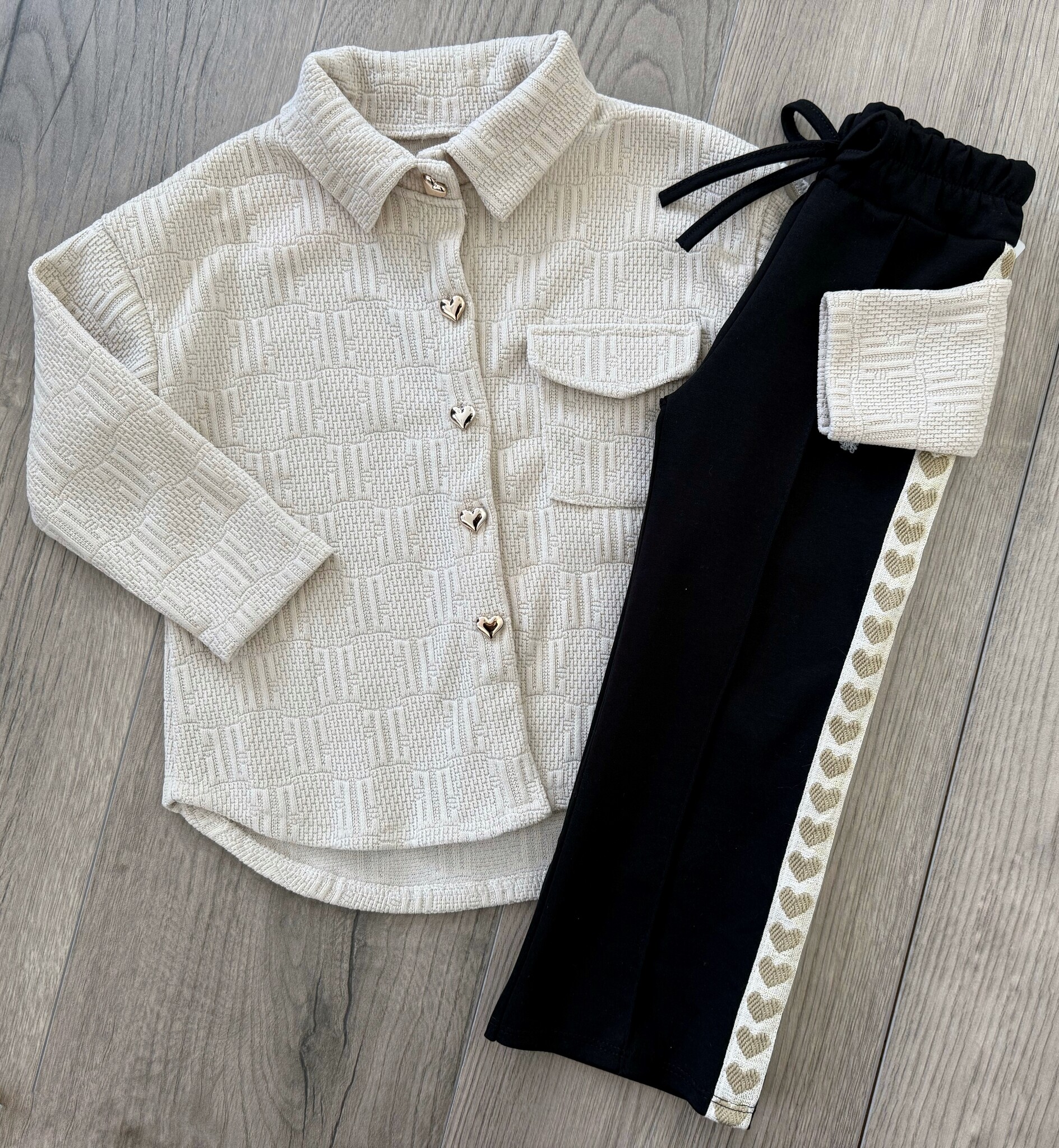 Blouse met hartjes knopen - Beige