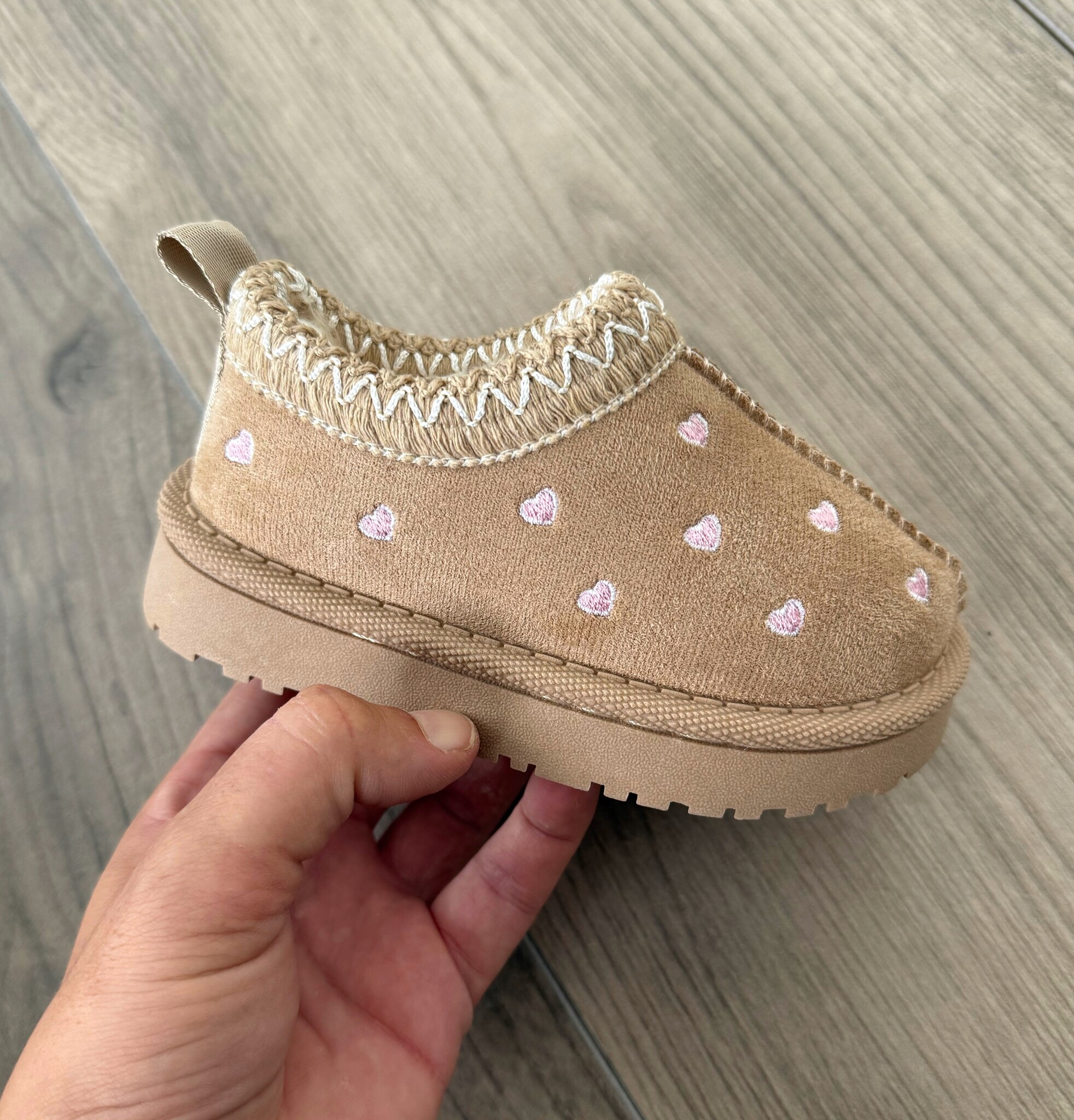 Furry Hartjes sliders - Beige