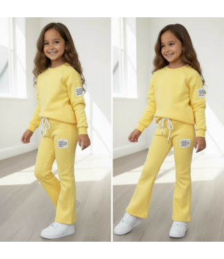 Your outfit can be - Joggingset Geel
