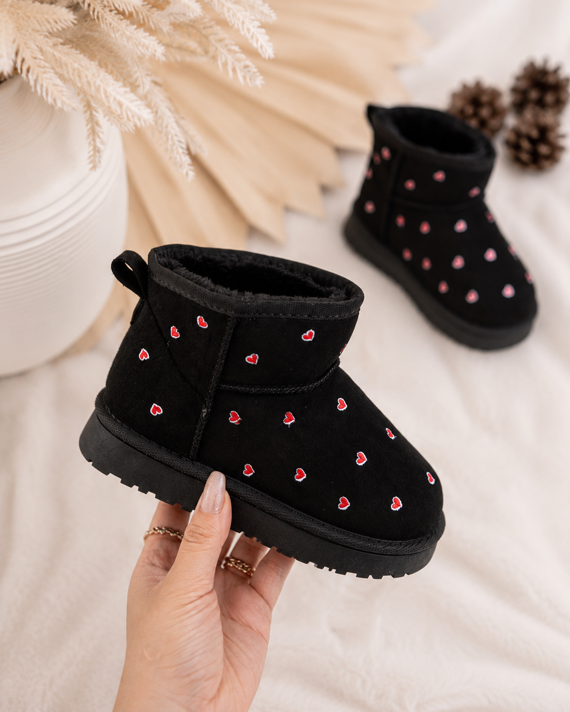 Heart Furry Boots - Zwart (Verzenddatum 27 aug)