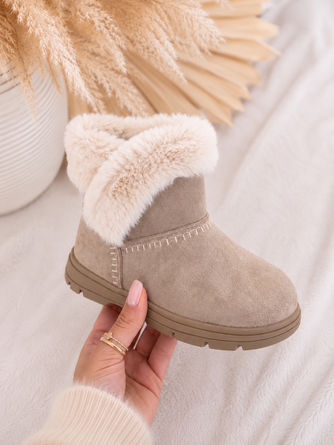 Fluffy Mini Boots – Taupe (verzenddatum 3 sept)