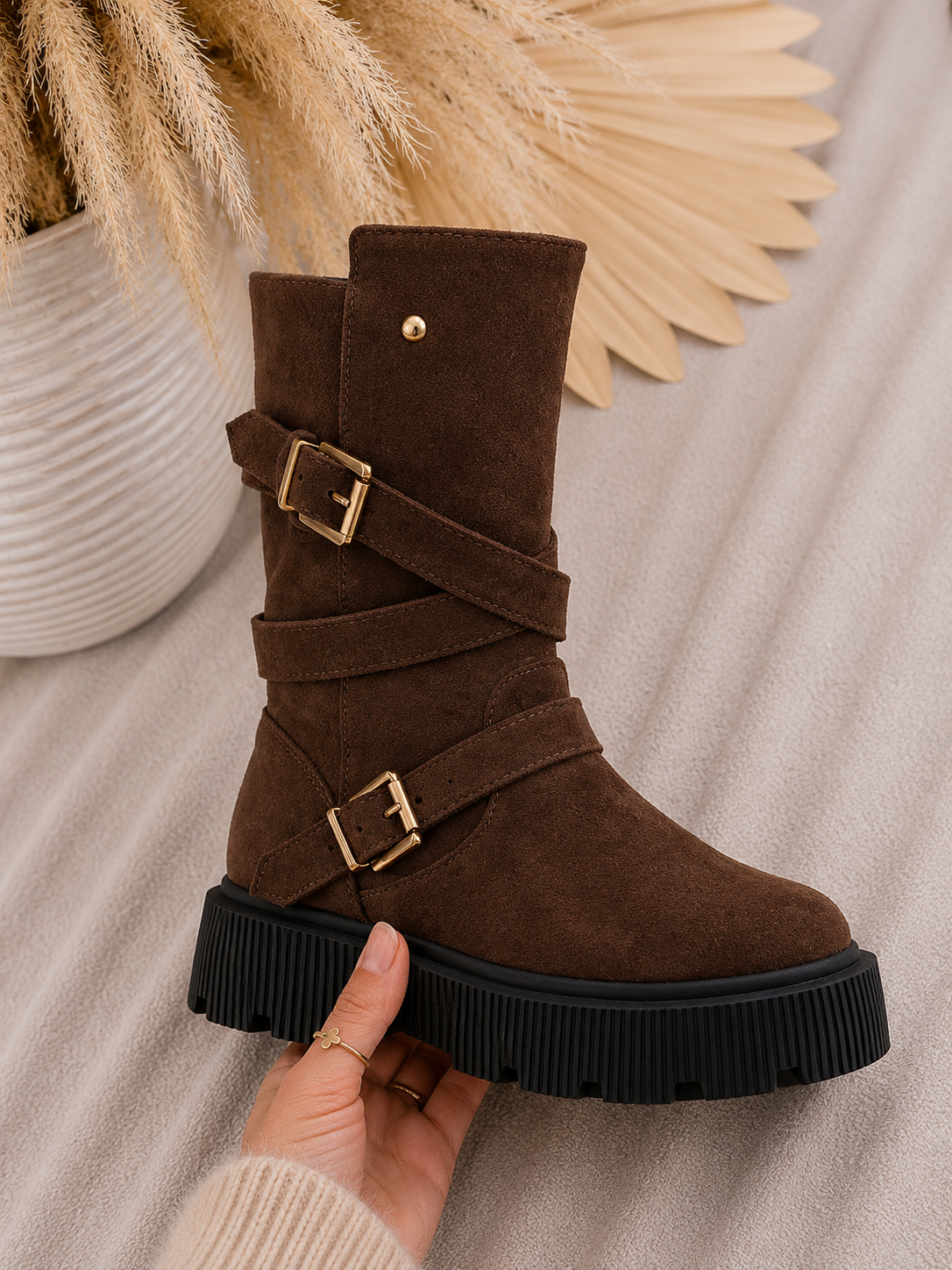 Suede Buckle Boots – Marron