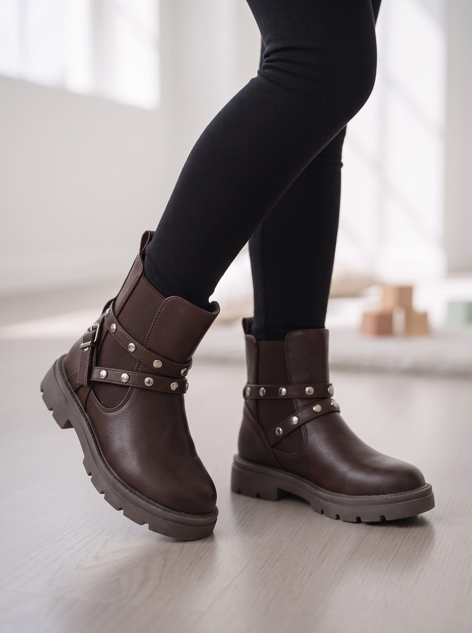 Studded Biker Boots – Marron