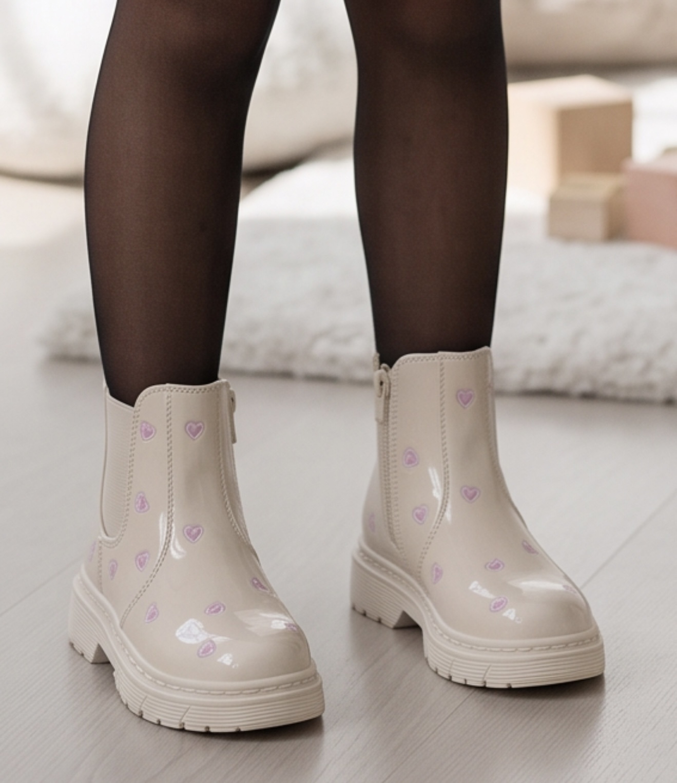Chelsea Heart Boots - Shiny Beige