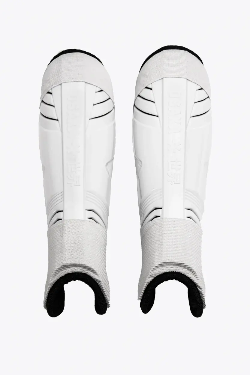 Osaka Osaka Shinguard White-Black