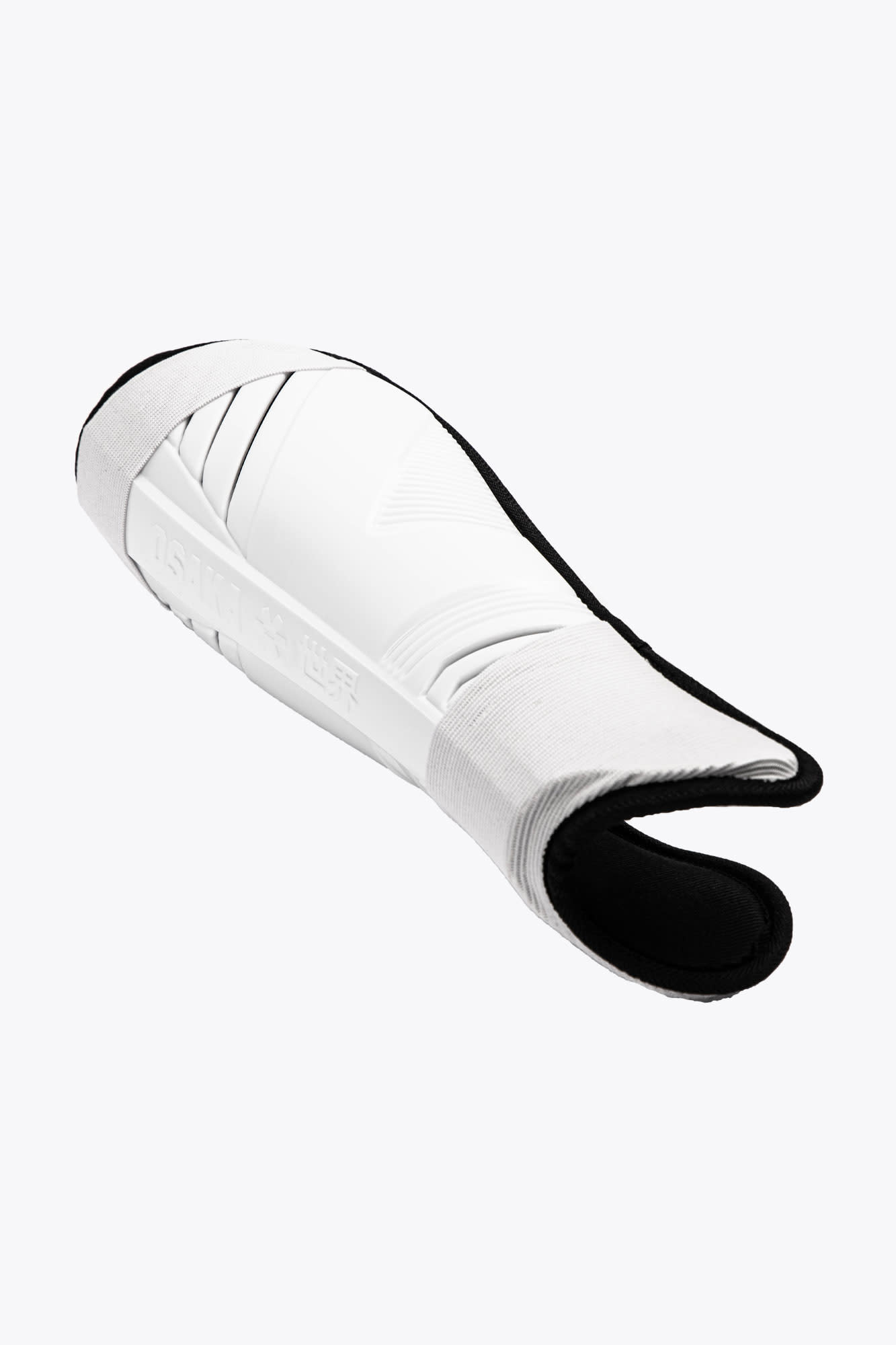 Osaka Osaka Shinguard White-Black