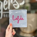 Bludd Tegeltje - liefde, baby blue met fuchsia