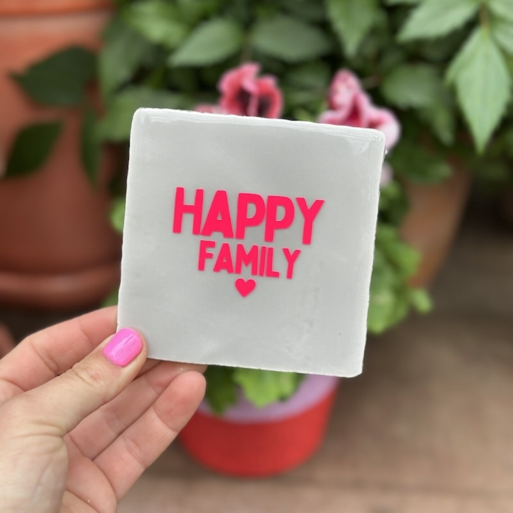 Tegeltje - Happy family, grijs met neon roze
