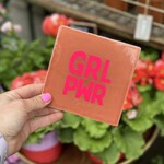 Bludd Tegeltje - GRL PWR, terra met neon roze