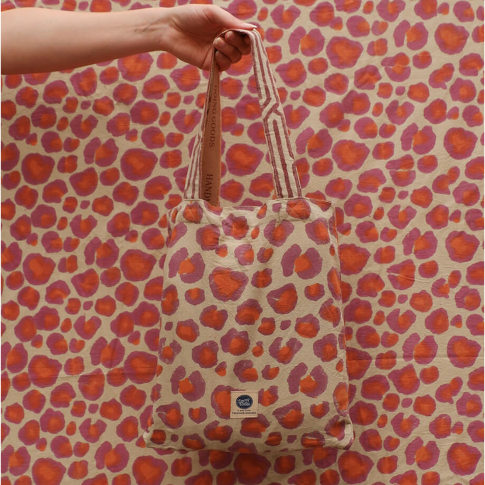 Doing Goods Tafelkleed Doing Goods in draagtas - Pink Leopard