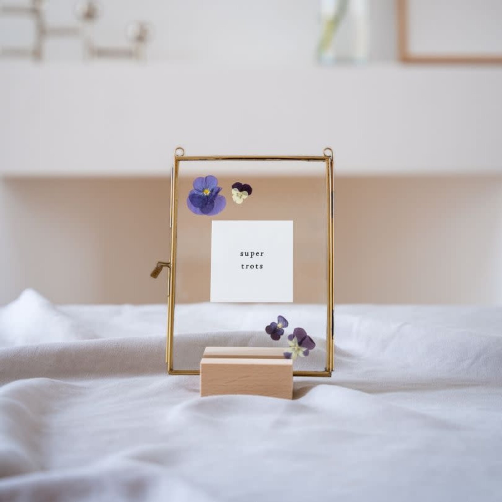 Lijst met droogbloemen goud - super trots