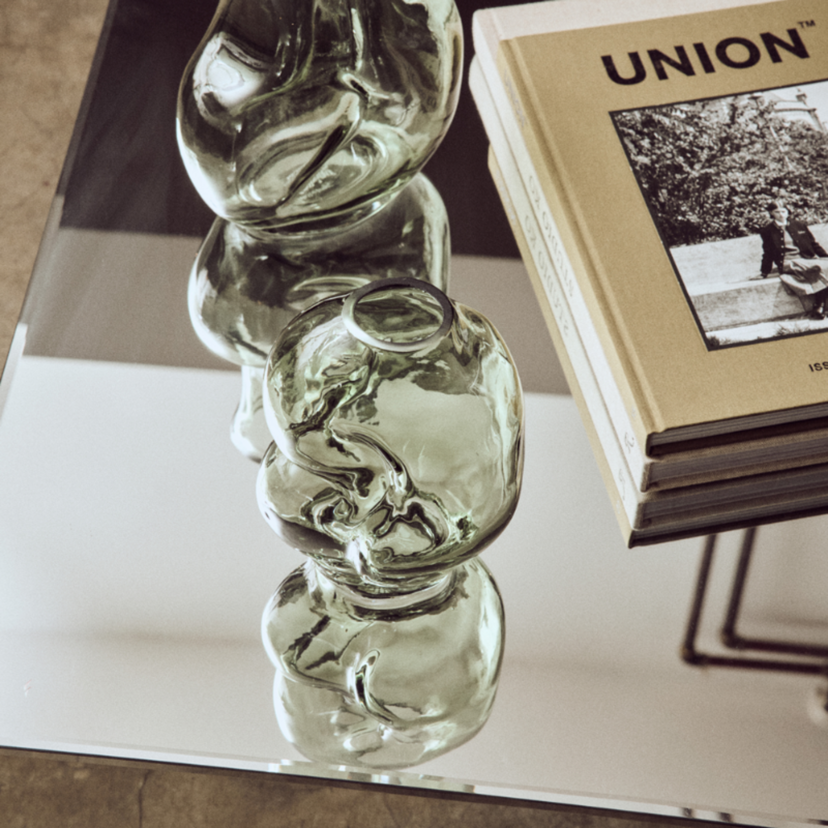 HKliving HKliving Gleam glass vase, olive