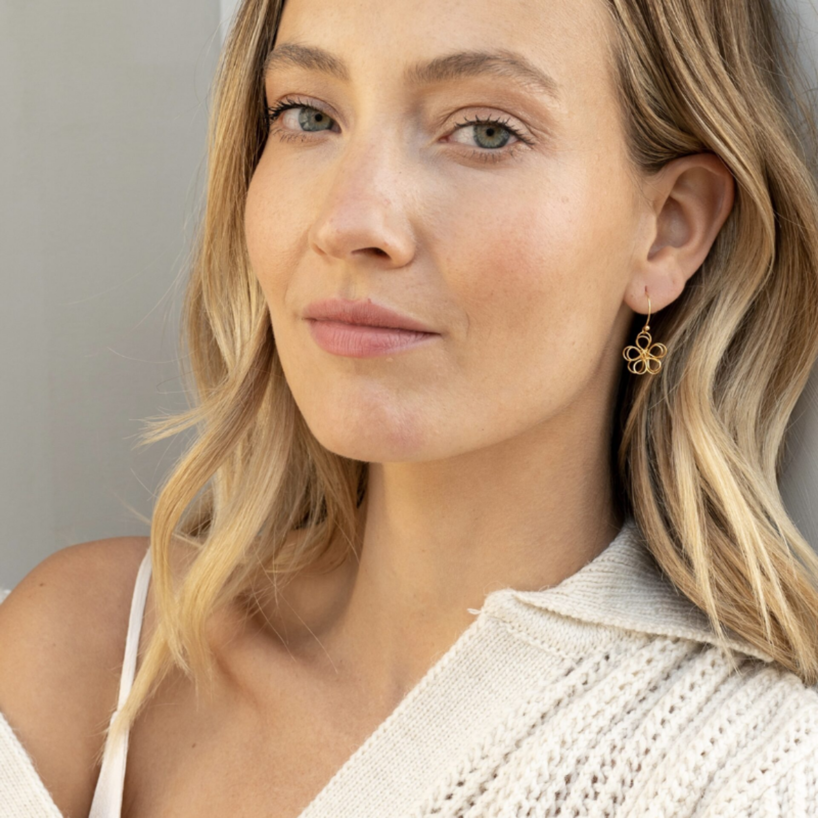 Oorbelletjes met verguld bloemetje