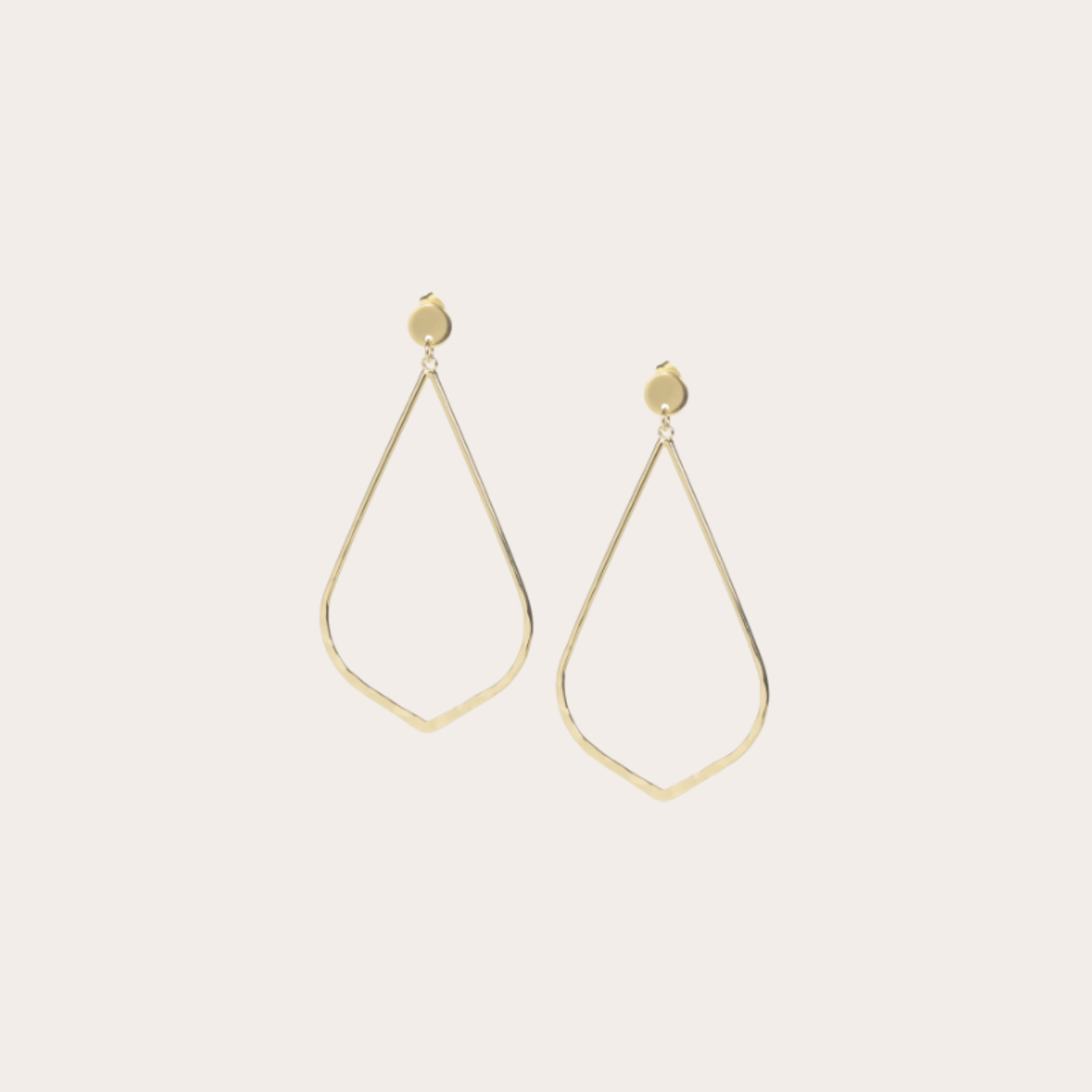 Ranke oorstekers met gehamerde pegel (8cm)