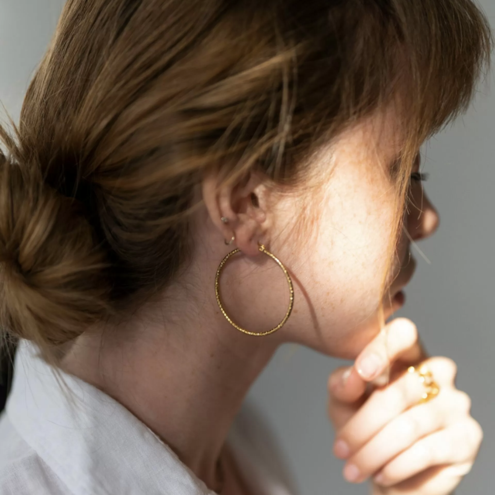 Bewerkte oorringen met textuur (4.5cm)