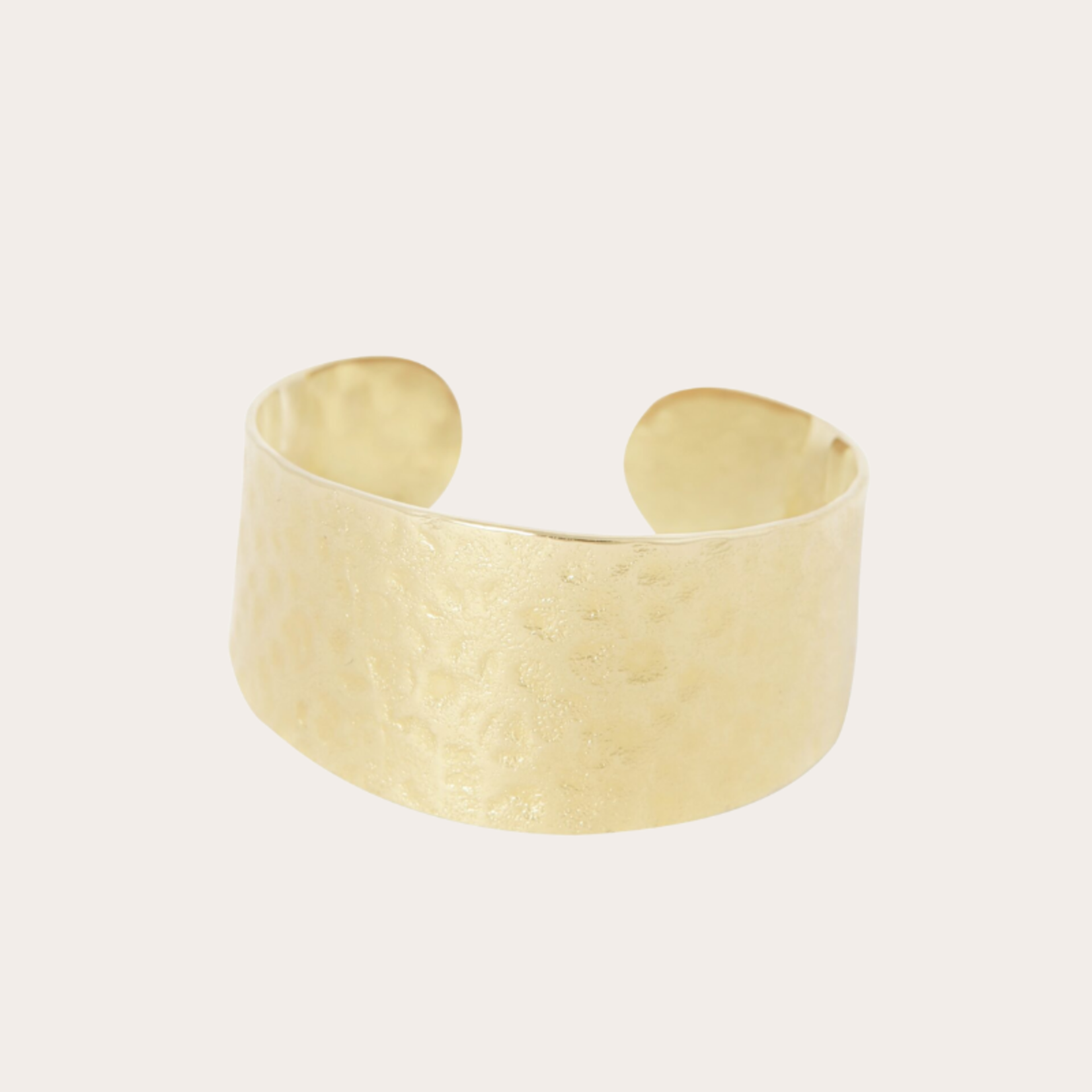 Brede gehamerde ring