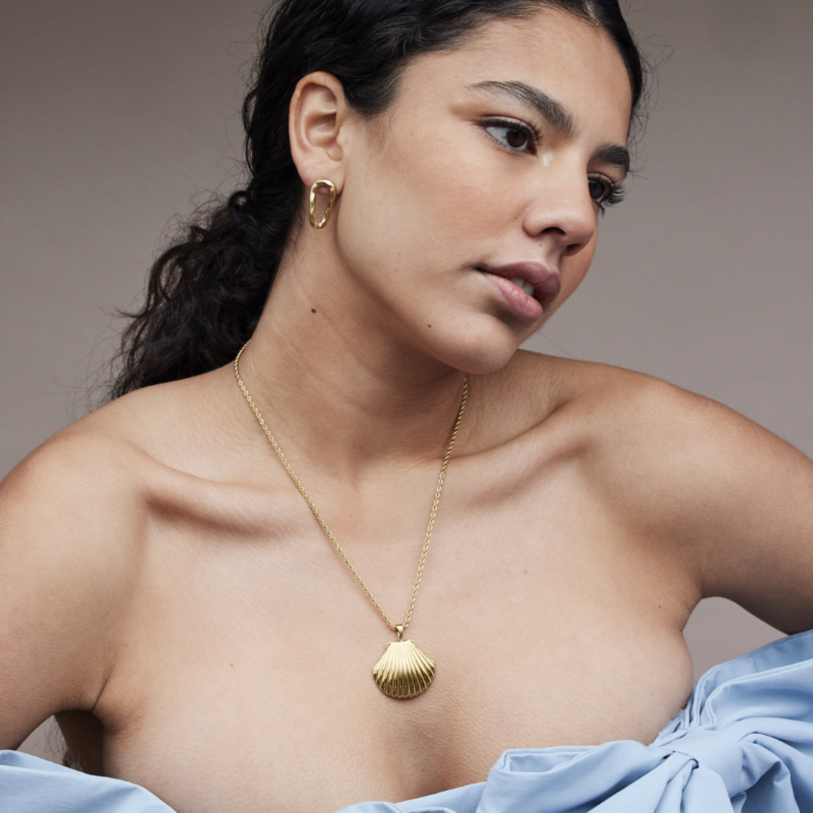 Ovale gehamerde oorstekers (2.5cm)