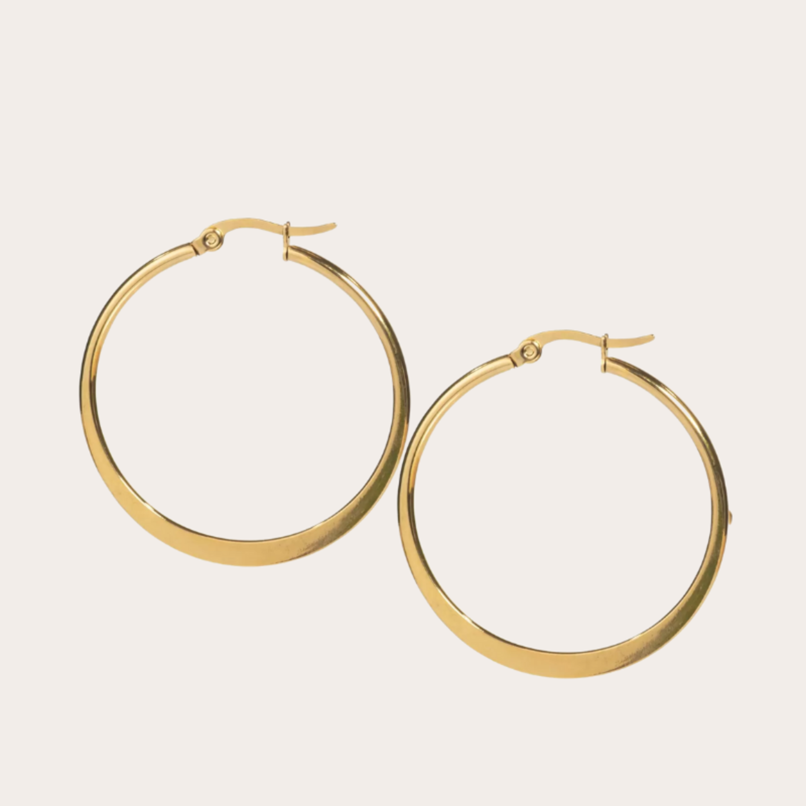 Platte oorringen verguld / maat 4