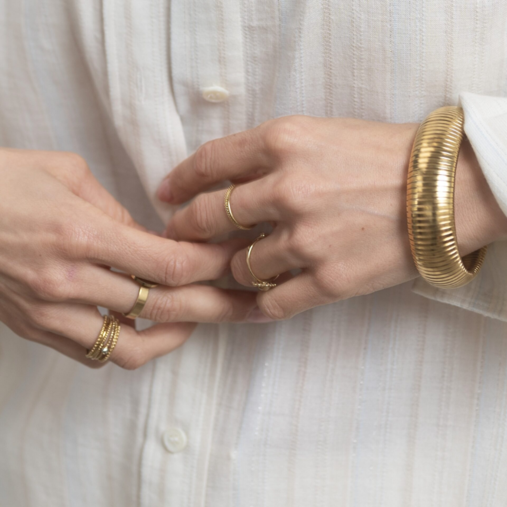 Vergulde ronde bangle