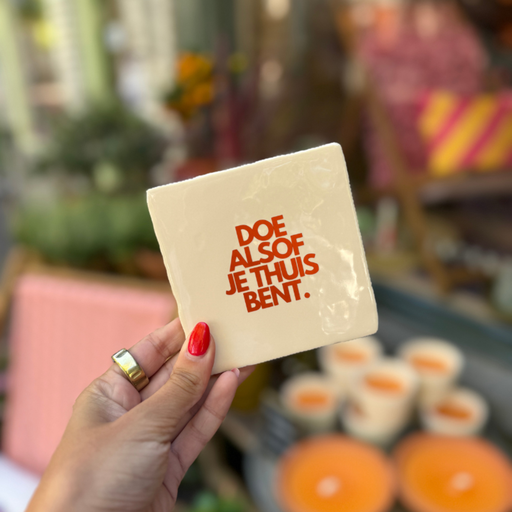 Tegeltje - Doe alsof je thuis bent, beige met brons