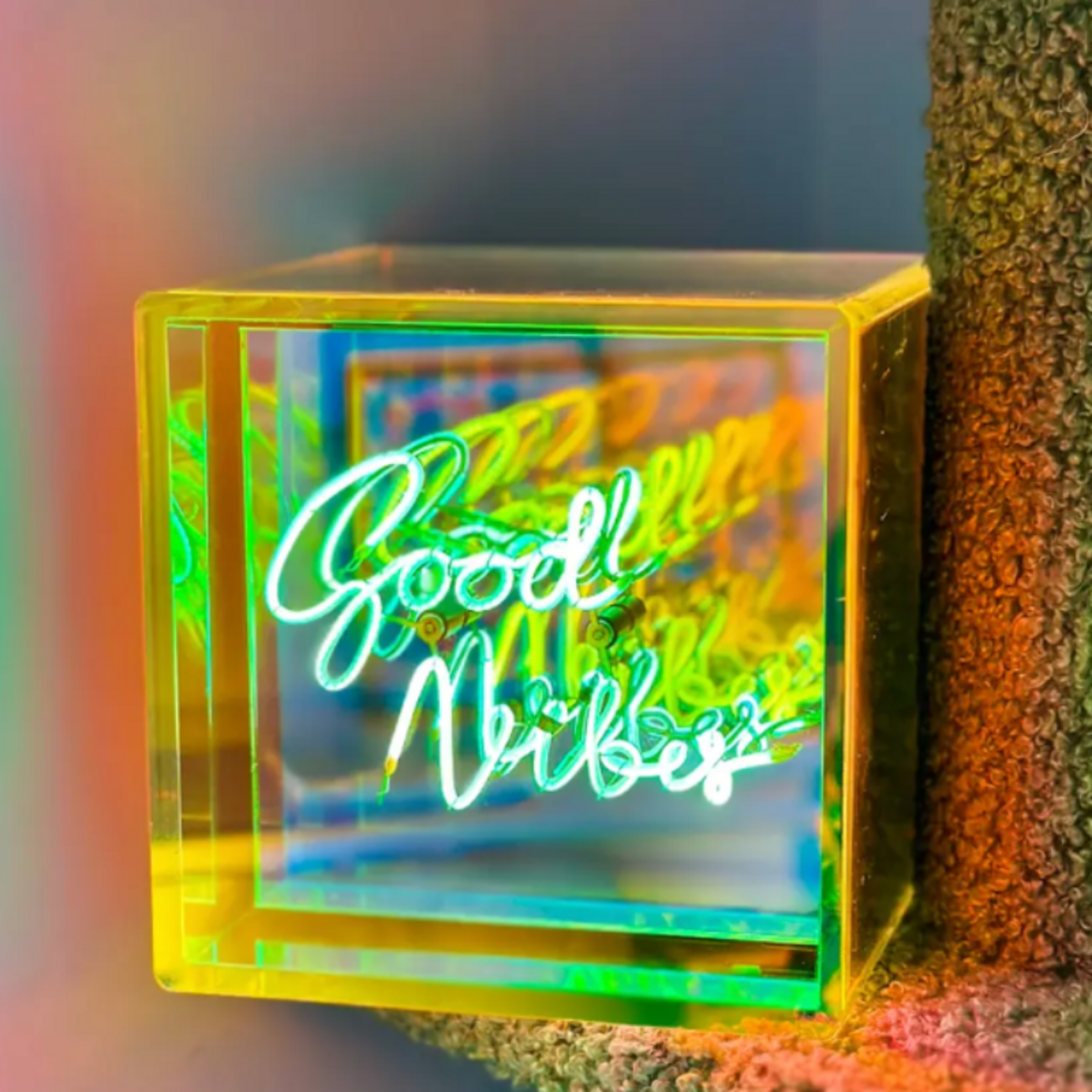 Licht box met tekst - good vibes