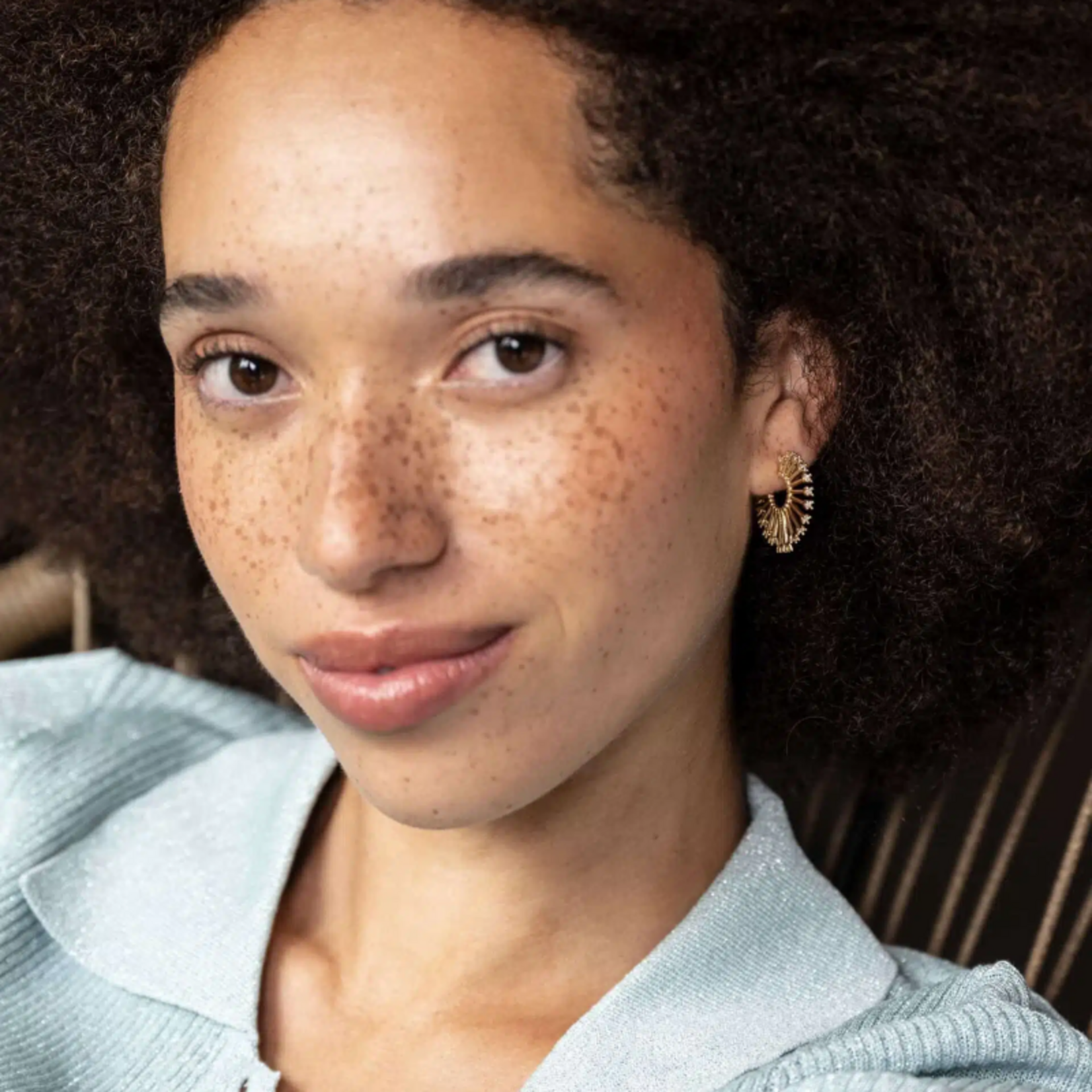 Ellen Beekmans Oorstekers golden sun met strass