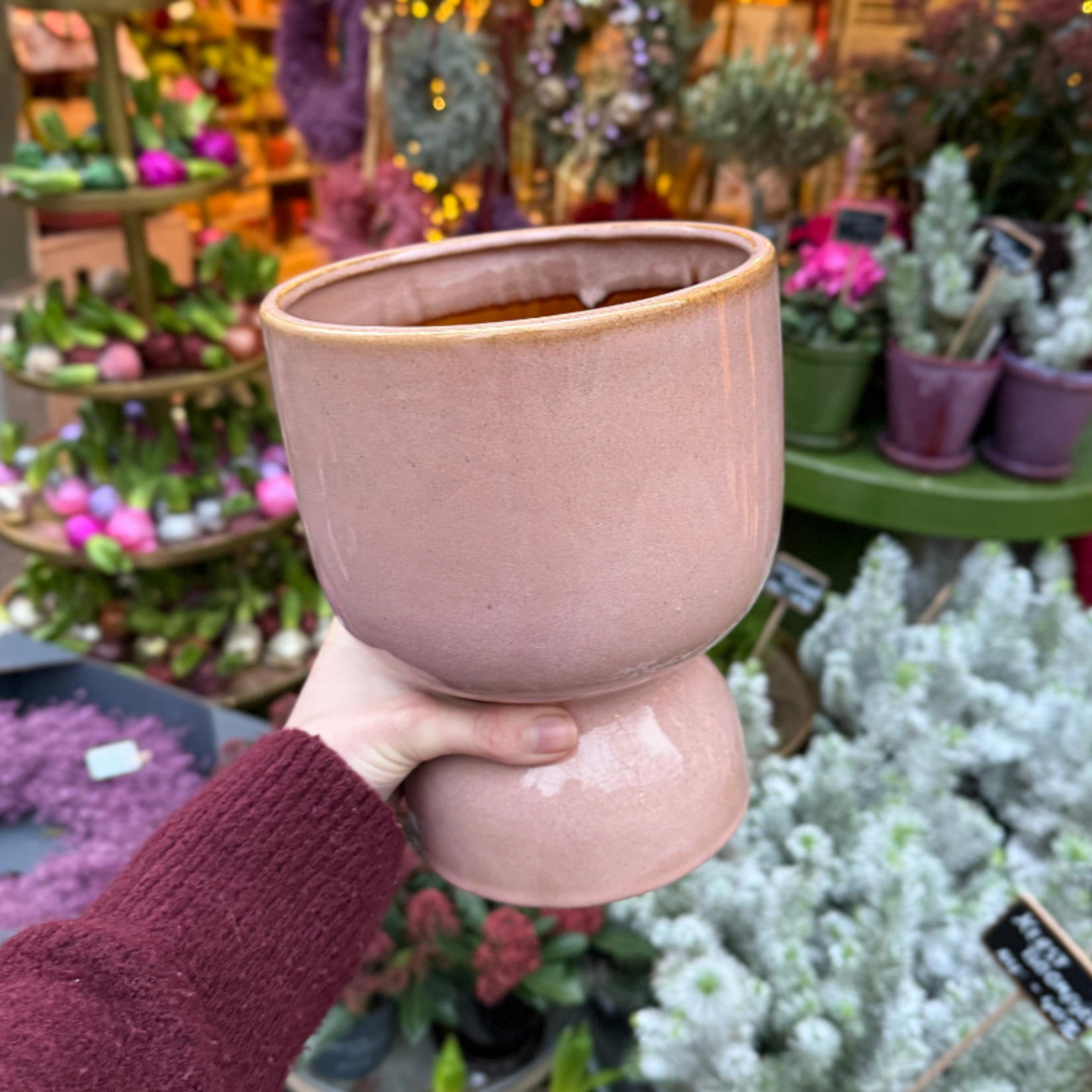 Pot op voet - Riah - roze