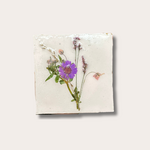 Droogbloemen tegel - lichtroze - paarse bloem