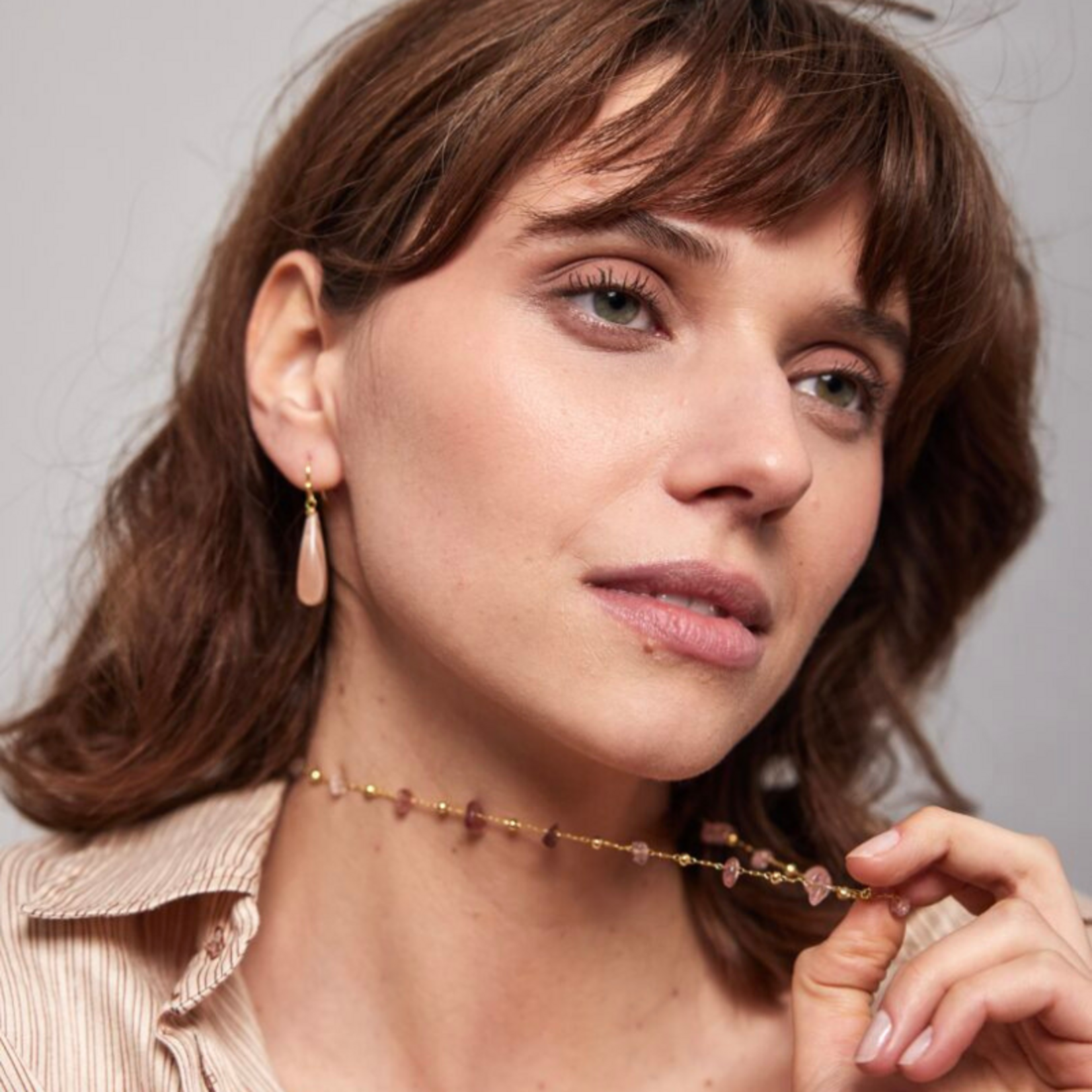 Oorbellen met gemstone pegel - warm roze (3.6cm)