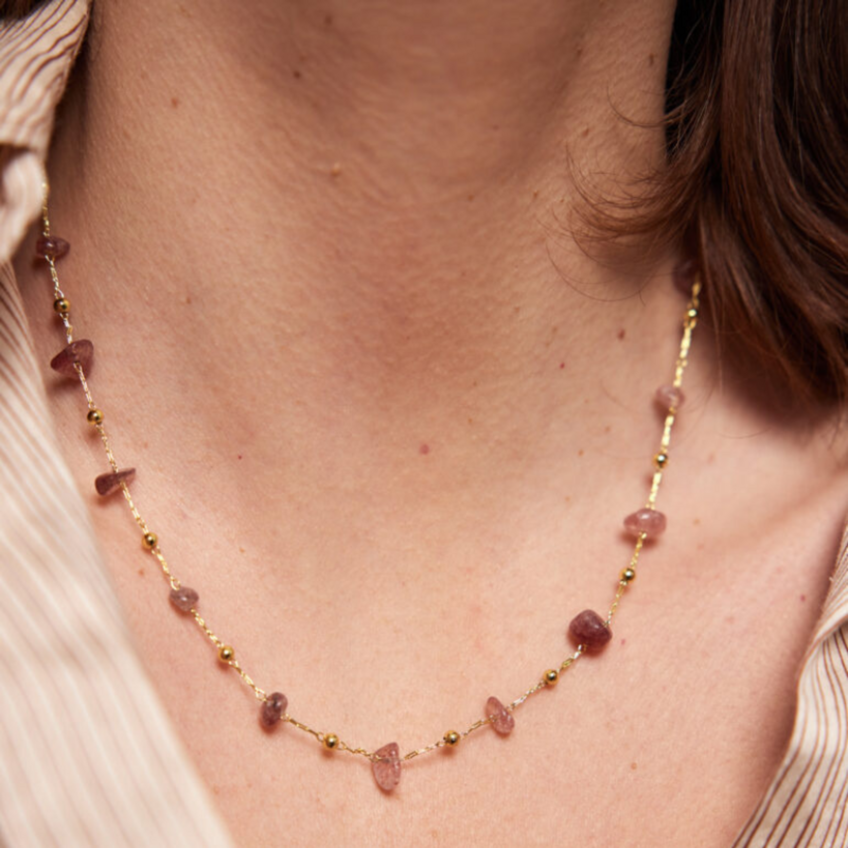 Fijn kort kettinkje met edelsteentjes