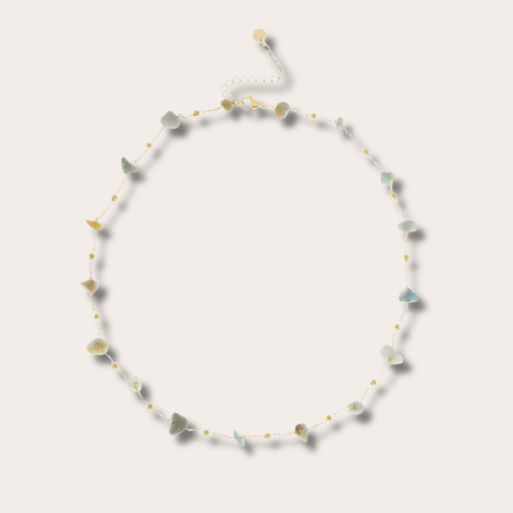 Fijn kort kettinkje met edelsteentjes - zeegroen