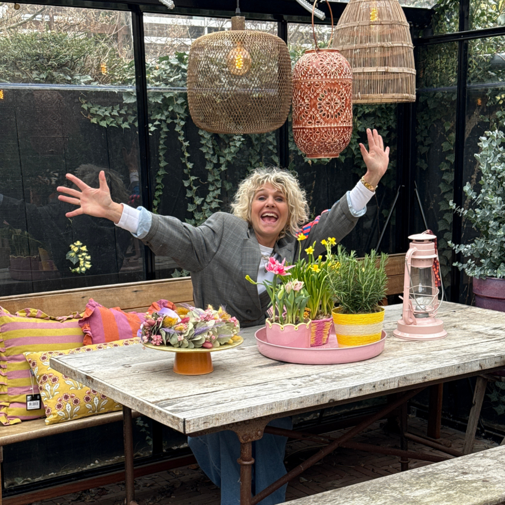 Lenteweek aanbieding - Tulpen in ruffle pot