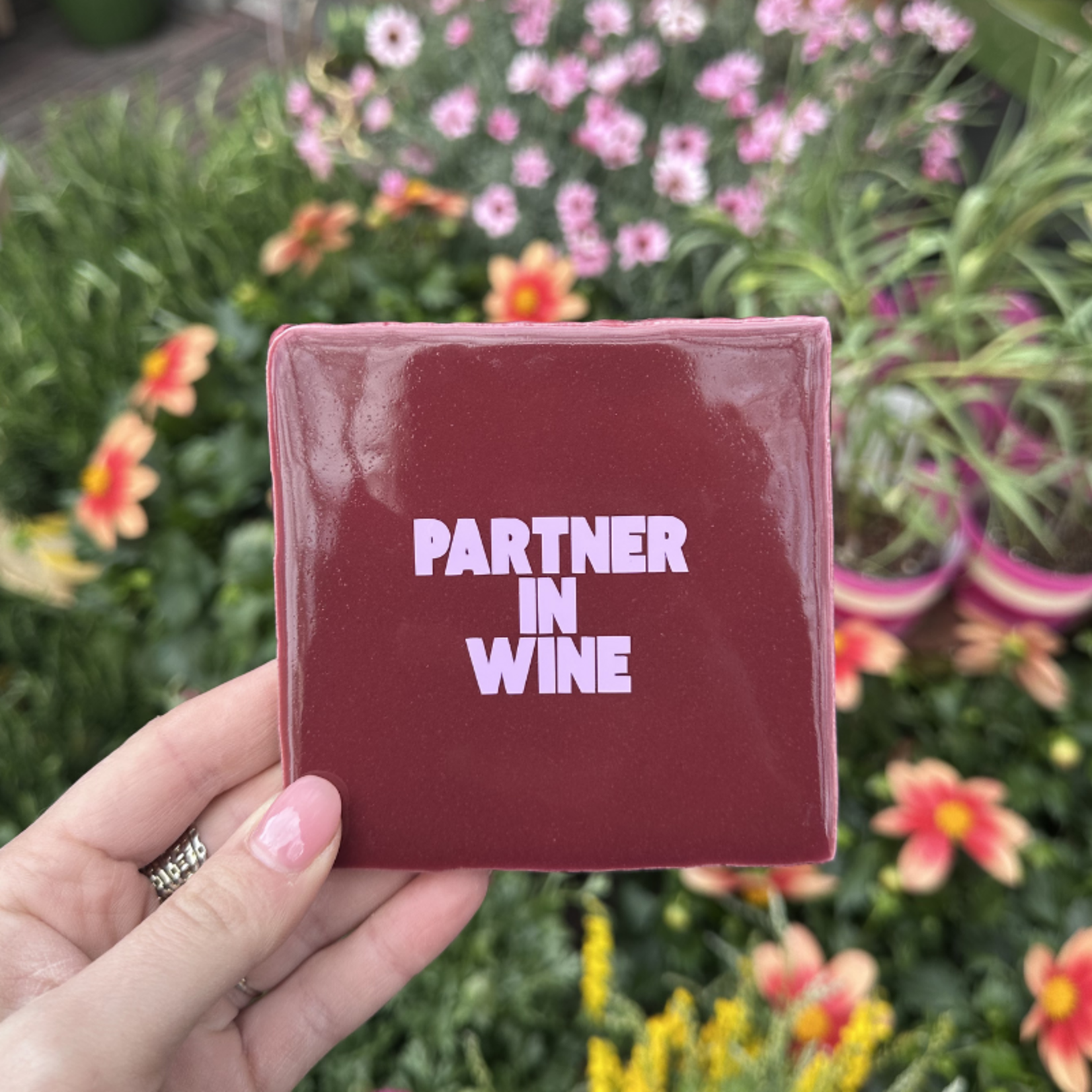 Tegeltje - Partner in wine - bordeaux/lila