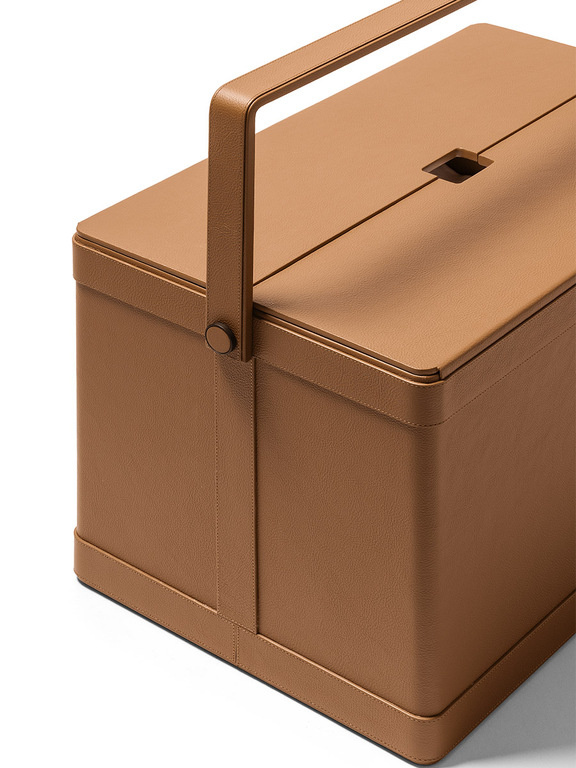 Giobagnara Picnic Basket for Poltrona Frau-9